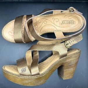Born Gold Metallic Sandals Like New